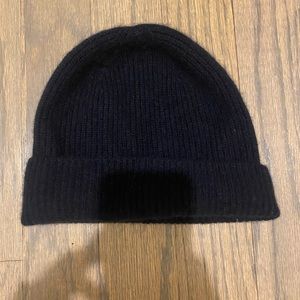 COS navy cashmere hat. 100% cashmere